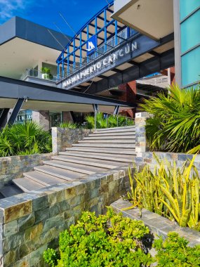 Meksika, Cancun, 23 Aralık 2023, Marina limanı giriş merdiveni.