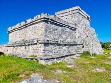 Meksika, Tulum, 31 Aralık 2023, Rüzgar Tanrısı 'nın tapınağının arka manzarası.
