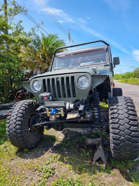 Panama, Boquete, 10 Eylül 2023, yükseltilmiş süspansiyonlu cip.