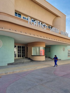 Kolombiya, Santa Marta, 3 Ekim 2023, tiyatro giriş cephesi.