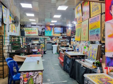 Kolombiya, Cali, 24 Temmuz 2024, La Linterna adında tarihi bir baskı atölyesi. Kapalı görünüm.