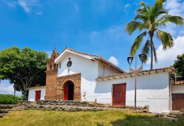 Kolombiya, Cali, 27 Temmuz 2024, San Antonio eski kilisesi, açık hava manzaralı.