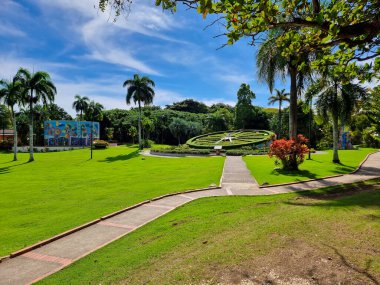 Dominik Cumhuriyeti, Santo Domingo, 30 Aralık 2024, botanik bahçeleri çiçek saati, panoramik manzara