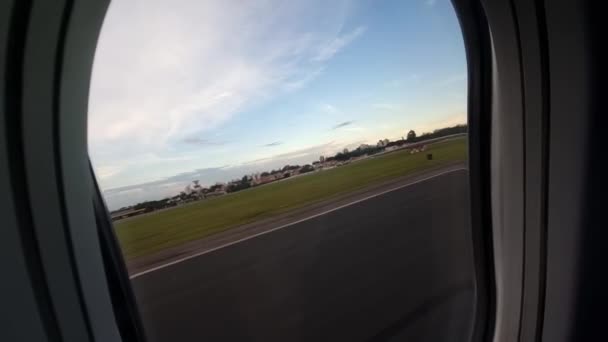 Plane Picking Speed Airport Runway Taking View Airplane Window — Vídeo de Stock