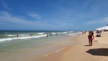 Trancoso, Porto Seguro bölgesi, BA, Brezilya - 06 Ocak 2023: Nativos plajı manzarası, kuzeydoğu Brezilya 'nın güzel plajı. Trancoso 'nun turizm beldesi.