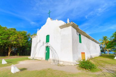 Trancoso, Porto Seguro bölgesi, BA, Brezilya - 06 Ocak 2023: Trancoso Quadrado 'daki Sao Joao Batista kilisesi, ünlü turizm merkezi.