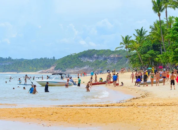 ブラジルのBa ポルト セグロ 2023年1月7日 人々はバヒア州の美しい観光ビーチであるエスペロビーチの砂の上を歩く — ストック写真