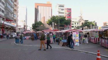 Sao Paulo, SP, Brezilya - 8 Haziran 2023: Sao Paulo 'nun Japon temalı turizm merkezi Liberdade Meydanı manzarası.