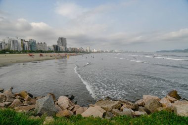 Santos 'un dalgakıranından Jose Menino plajına, Kanal 1' e ve kıyıya uzanan her yere bakın. Santos, SP, Brezilya kıyıları.