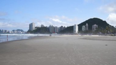 Guaruja, SP, Brezilya - 12 Nisan 2024: Enseada Sahili manzarası