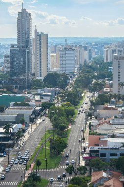 Campo Grande MS 'in güzel hava manzarası, Brezilya, Afonso Pena Avenue, Campo Grande' nin ana caddesi..