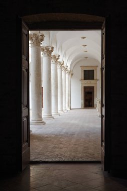 İtalya, Urbino Dükalığı 'nın avlusunun dış görünüşü, Montefeltro Dükü' nün rönesansı sırasında antik konutlar.