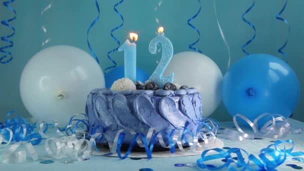 Boldog Tizenkettedik Születésnapot Haditengerészeti Torta Tizenkettedik Gyertya Kék Lufikkal Dekorációval — Stock videók