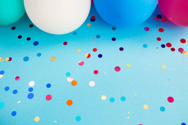 Vibrant Blue Background Glittering Confetti Air Balloons Card Celebration Art — Stock Photo, Image