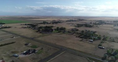Açık bir kırsal bölgenin hava dönüşümlü görünümü - 9 saniye