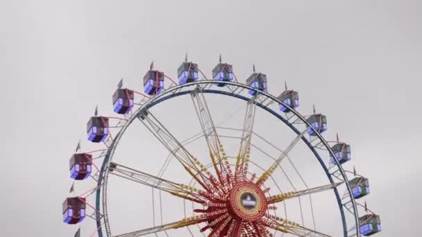 Roda Observação Entretenimento Carnaval Diversões Roda Gigante Colorida Girando Câmera — Vídeo de Stock