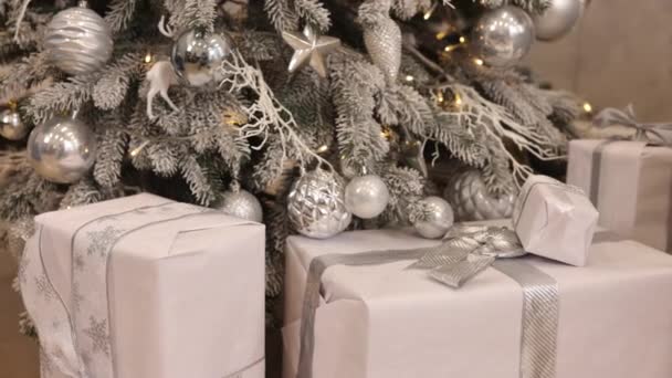 Karácsonyfa Ajándékdobozok Újévi Ajándék Karácsonyi Ajándékdobozok Kötött Szalagok Dekorációk Karácsonyi — Stock videók