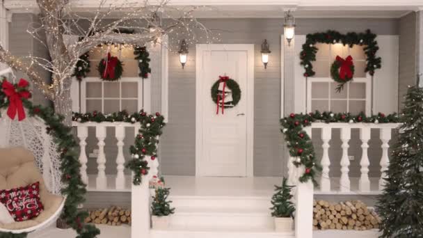 Noel Işıkları Çelenklerle Süslenmiş Aile Zamanı Noel Yeni Yıl Oturma — Stok video