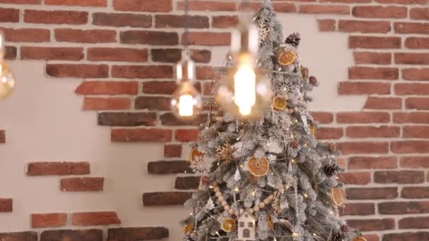 Julgran Tegelvägg Inredningsjul Dekorerad Med Ljus Det Interiör Jul Det — Stockvideo