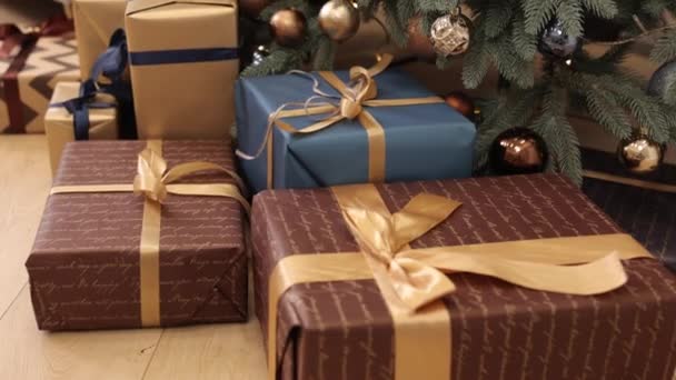 Preparação Para Férias Presente Ano Novo Árvore Natal Muitas Caixas — Vídeo de Stock