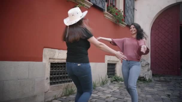 Women Friendliness Girls Embracing Showing Love Women Friendliness Walk Street — Stock Video