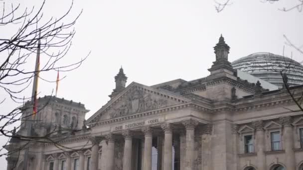 Bygger Riksdagen Bundestag Parlamentet Tyska Regeringen Det Tyska Förbundsparlamentet Riksdagshuset — Stockvideo