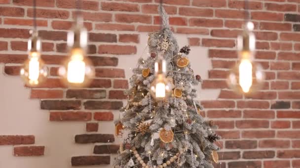 Parede Tijolo Árvore Brilhante Mágica Interior Natal Tema Natal Interior — Vídeo de Stock