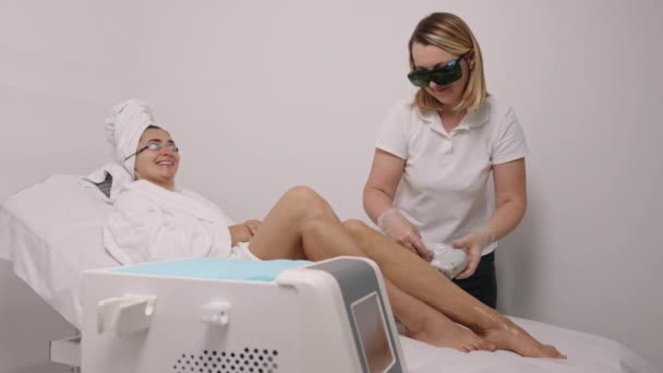 Female Cosmetologist Beauty Health Hair Removal Process Removing Hair Legs — Stock Video