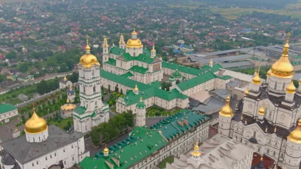 ポチャエフ修道院 正教会 ポチャエフ ラブラ日 ウクライナの空中ビュー 朝のポチャイヴ ラブラ 丘からの眺め — ストック動画