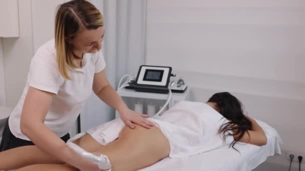 Ausrüstung Korrekturfiguren Lpg Massage Attraktive Junge Frau Ist Prozess Der — Stockvideo