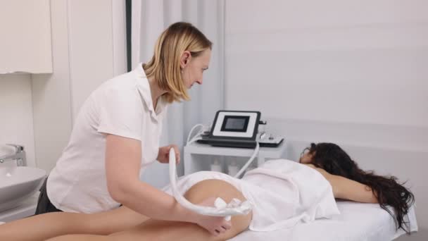 Minska Celluliter Rullmassage Viktminskning Celluliter Massage Görs Professionell Skönhetsklinik Och — Stockvideo