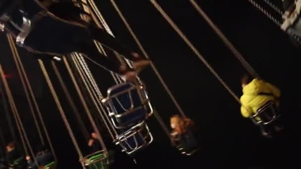 Childrens Carousel Swinging Carousel Night Illumination Chain Carousel Ride Amusement — Stockvideo