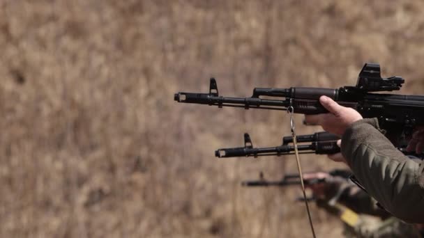 Man Shoots Target Shooting Range Machine Gun Aim Shooting Range — Vídeo de Stock