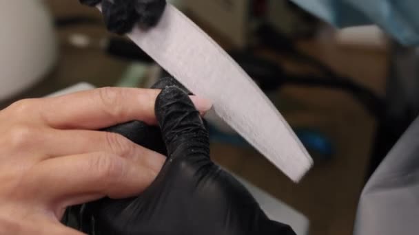 Manicure Master Stylish Nail Manicurist Filing Manicure Master Filing Nails — Stockvideo
