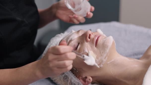 Rejuvenescimento Facelift Enzima Seca Cosmetologia Moderna Cosmetologia Moderna Uso Máscara — Vídeo de Stock