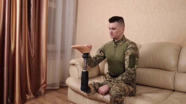 Váleční Veteráni Ukrajinský Voják Amputace Nohou Muž Amputovanou Nohu Vojenský — Stock video