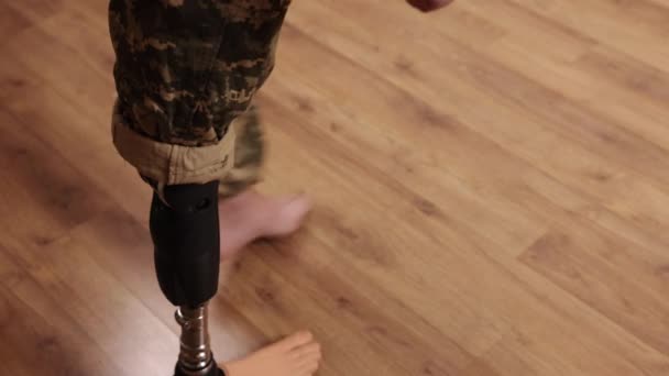 Protezy Nóg Bohaterowie Wojskowi Ranni Żołnierze Amputowany Oficer Wojskowy Protezami — Wideo stockowe