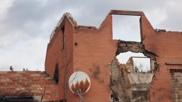 Overblijfselen Van Baksteen Verwoeste Stad Oorlog Oekraïne Tijdens Oorlog Ukraine — Stockvideo