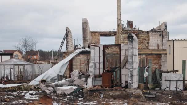 ミサイルの損傷 シェル爆発 ロシア戦争 ウクライナでの戦争中 建物は衝突した シーンの破片 ほこり 破損した家がいっぱいだった 爆撃の余波 — ストック動画