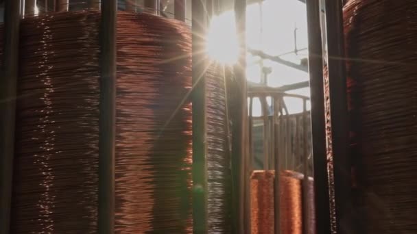 Tel Çapı Kalite Kontrolü Bakır Kablo Bir Fabrikada Bakır Tel — Stok video