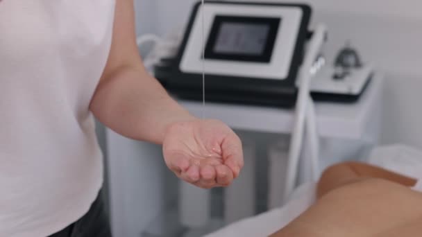Beauty Care Woman Masseur Body Massage Body Massage Vacuum Problem — Vídeo de stock