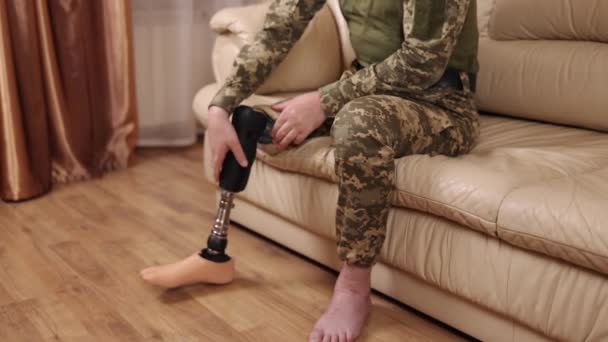 Протезные Ноги Солдаты Ампутанты Ампутированная Конечность Ампутант Протезом Ноги Ветеран — стоковое видео