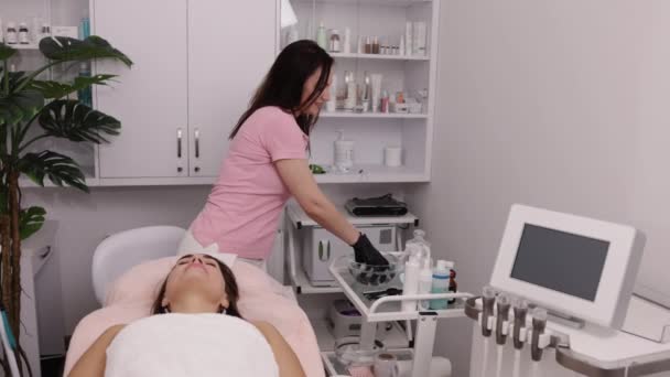 Gezichtsbehandeling Overtollige Gel Procedure Voor Ontharing Cosmetoloog Verwijdert Gel Residu — Stockvideo