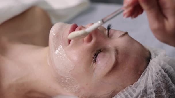 Enzymová Maska Kartáč Obličej Organické Loupání Moderní Kosmetický Peeling Použitím — Stock video