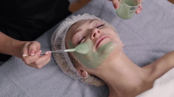 Szczotka Twarzy Nowoczesna Kosmetologia Obieranie Kwasów Nowoczesny Zabieg Kosmetologiczny Maską — Wideo stockowe