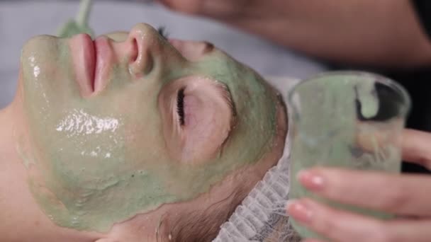 Máscara Enzimática Descascamento Orgânico Escova Facial Procedimentos Com Uma Máscara — Vídeo de Stock