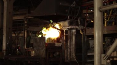 Dökümhane fabrikası, çelik fabrikası, çelik fabrikası. Metalurjik fabrikalarda ya da fabrikalarda eriyen metaller, erimiş metalik sıvı demir endüstrisi, patlayan fırınlarda eriyen metaller.