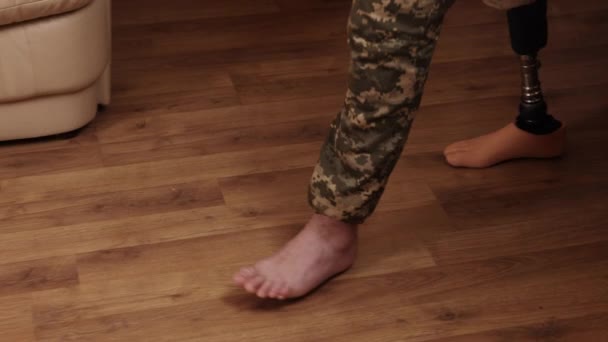 Gehandicapte Soldaat Letselvergoeding Militaire Protheses Man Met Een Geamputeerd Ledemaat — Stockvideo