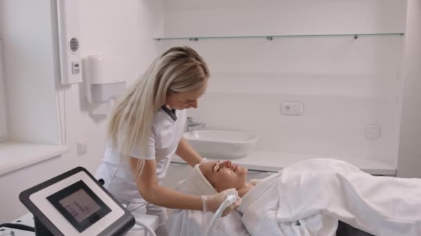 Körpermassage Professionelle Ausrüstung Anwendung Von Vakuum Vakuum Körpermassage Kann Helfen — Stockvideo