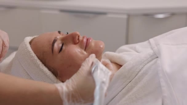 Body Care Receiving Massage Applying Vacuum Medicine Salon Range Therapeutic — Stock Video